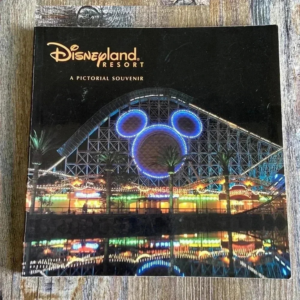 Disney | * Vintage* Pictorial Souvenir Book 2002